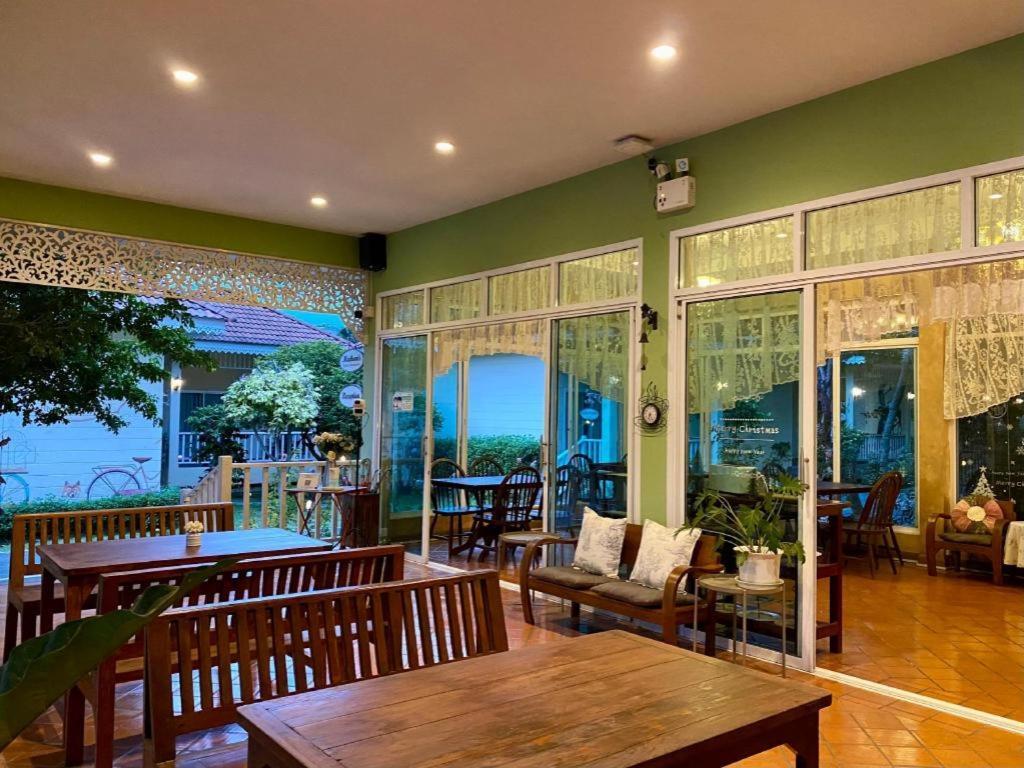Ruen Maihom Riverside Cottage Kancsanaburi Kültér fotó