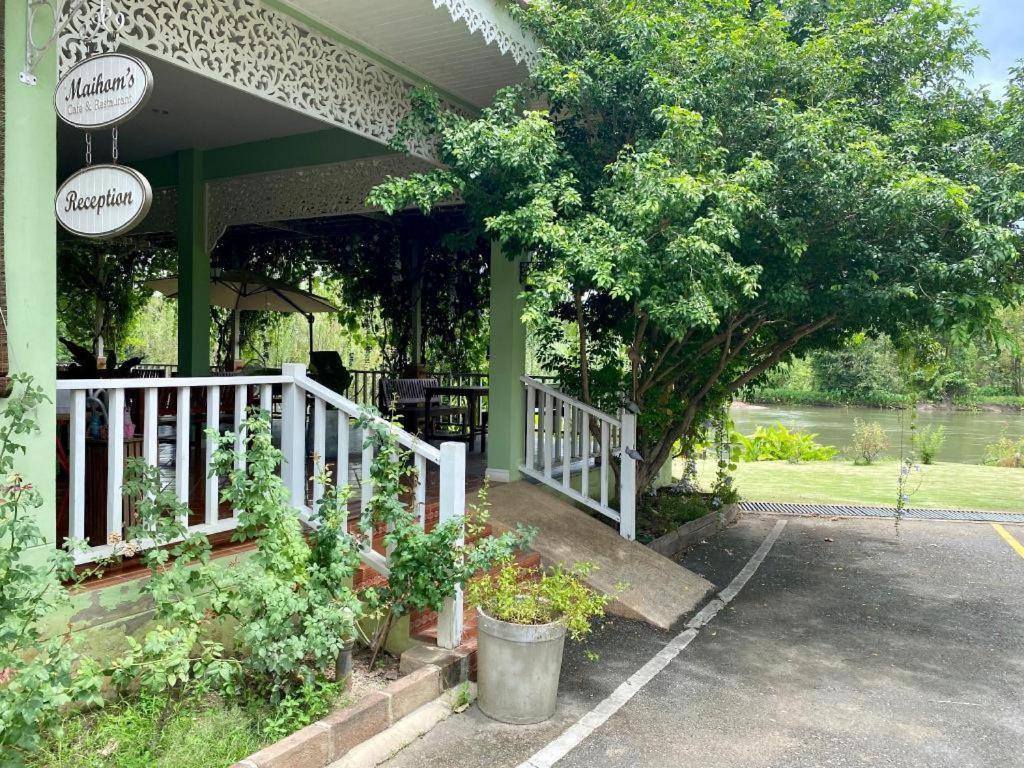 Ruen Maihom Riverside Cottage Kancsanaburi Kültér fotó