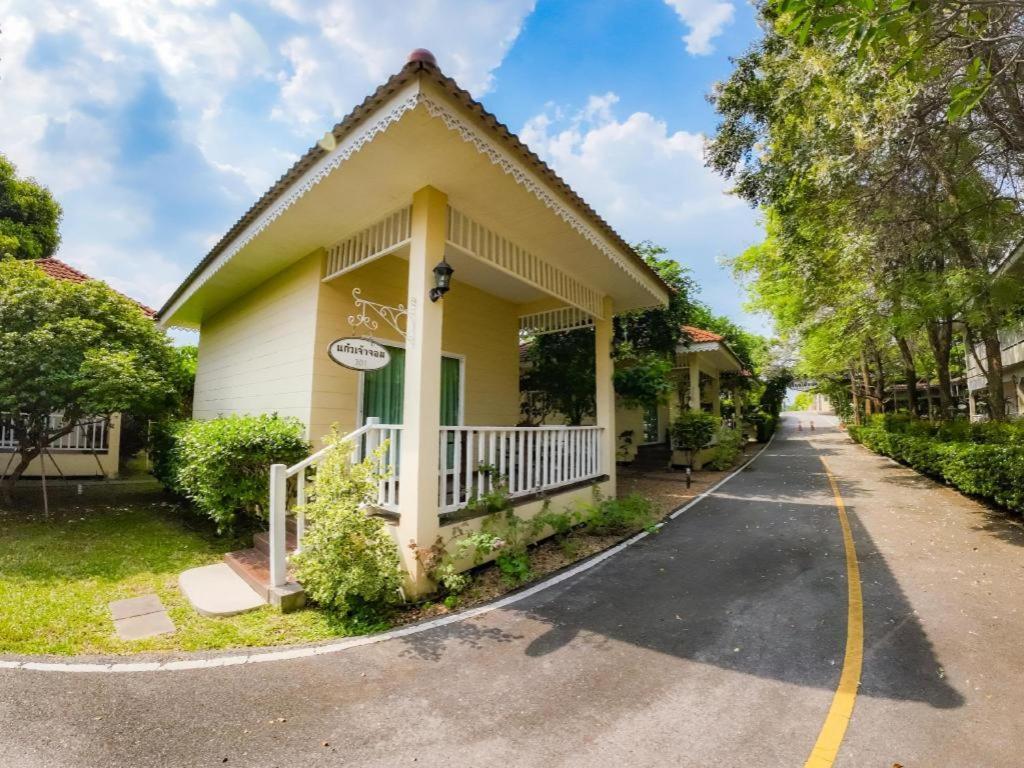 Ruen Maihom Riverside Cottage Kancsanaburi Kültér fotó