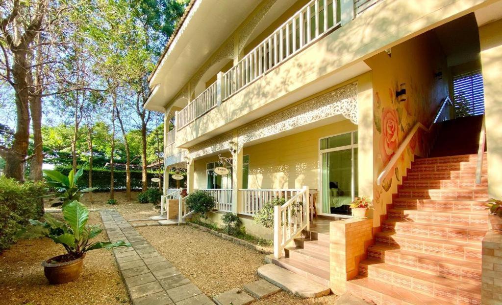 Ruen Maihom Riverside Cottage Kancsanaburi Kültér fotó
