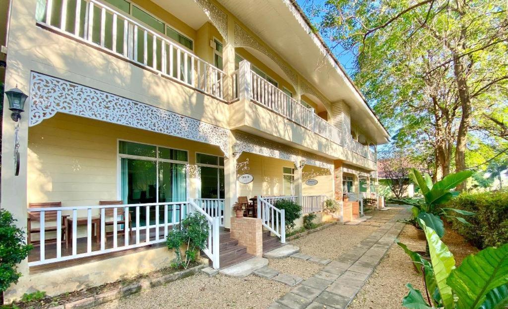Ruen Maihom Riverside Cottage Kancsanaburi Kültér fotó