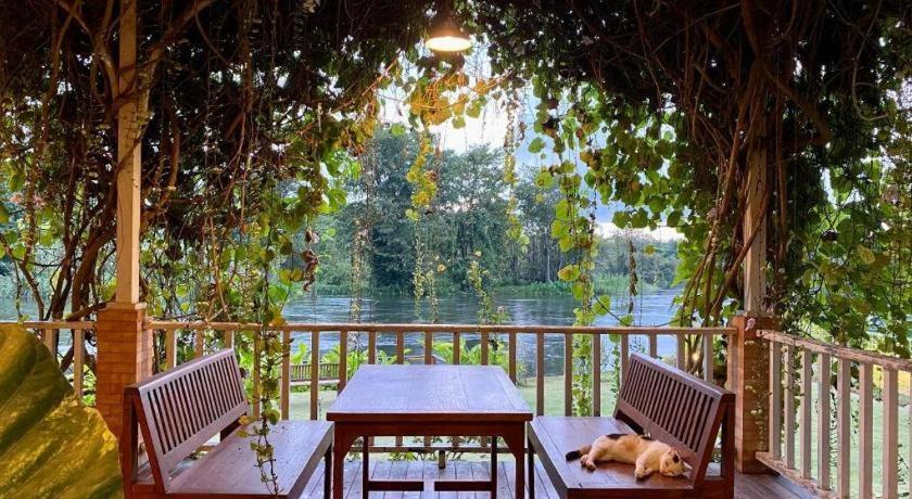 Ruen Maihom Riverside Cottage Kancsanaburi Kültér fotó
