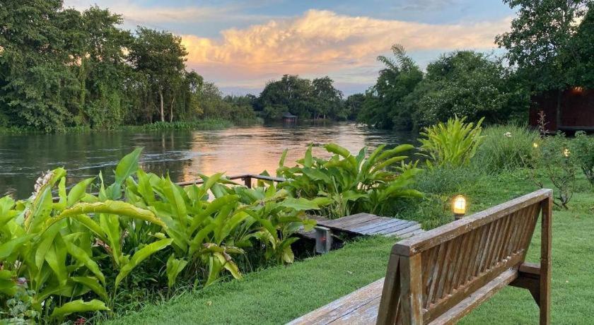 Ruen Maihom Riverside Cottage Kancsanaburi Kültér fotó